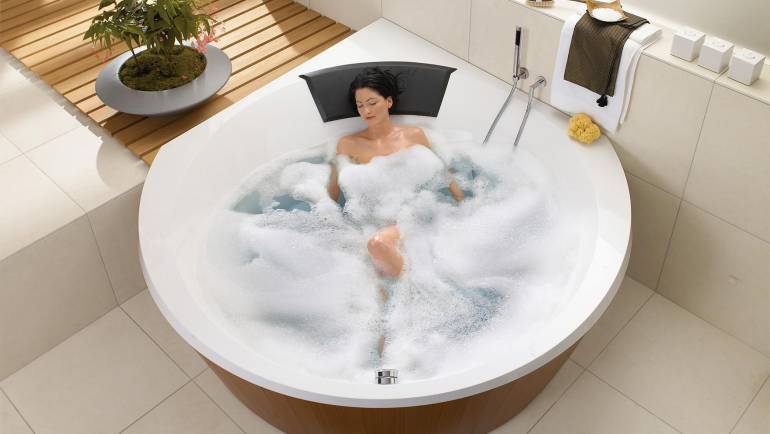 Vasca da bagno idromassaggio, decorare il vostro spazio interno