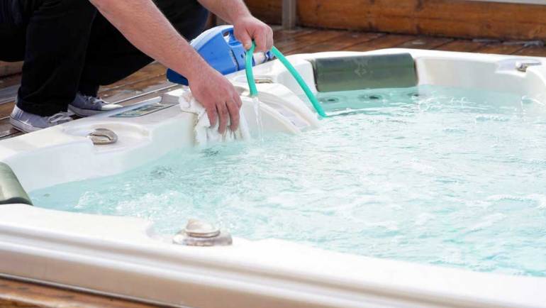 Come manetenere la tua vasca idromassaggio pulita e in buono stato?